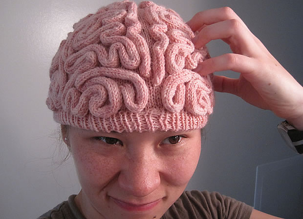 Un bonnet cerveau - Idée cadeau pourrie #7