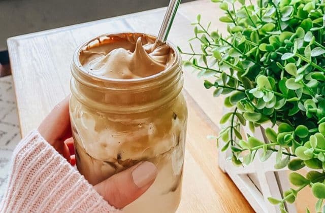 Dalgona Coffee Whipped Coffee La Recette Du Cafe Star De Tiktok