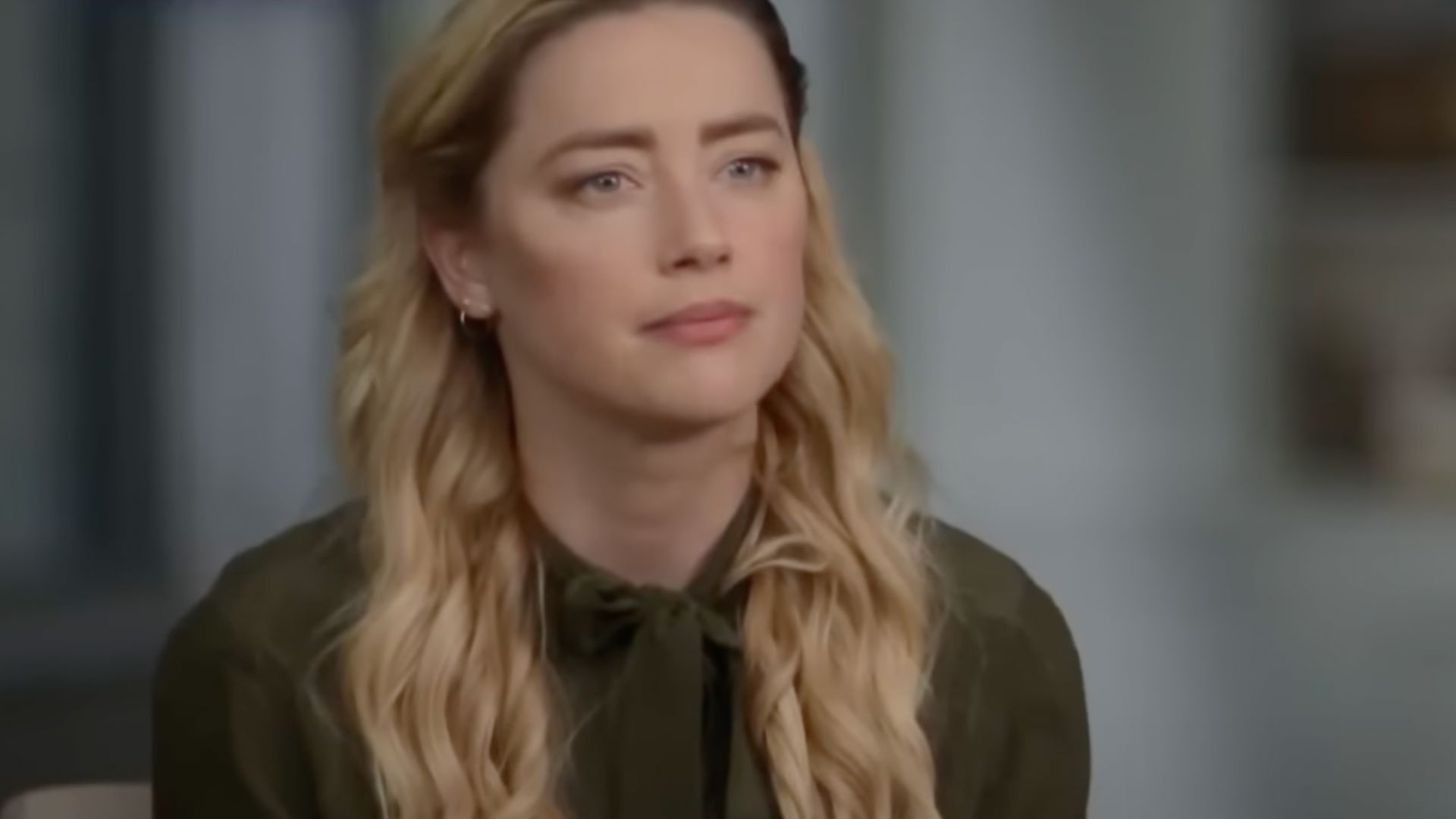 Amber Heard is the most hated person in the world as the online female thread flourishes.