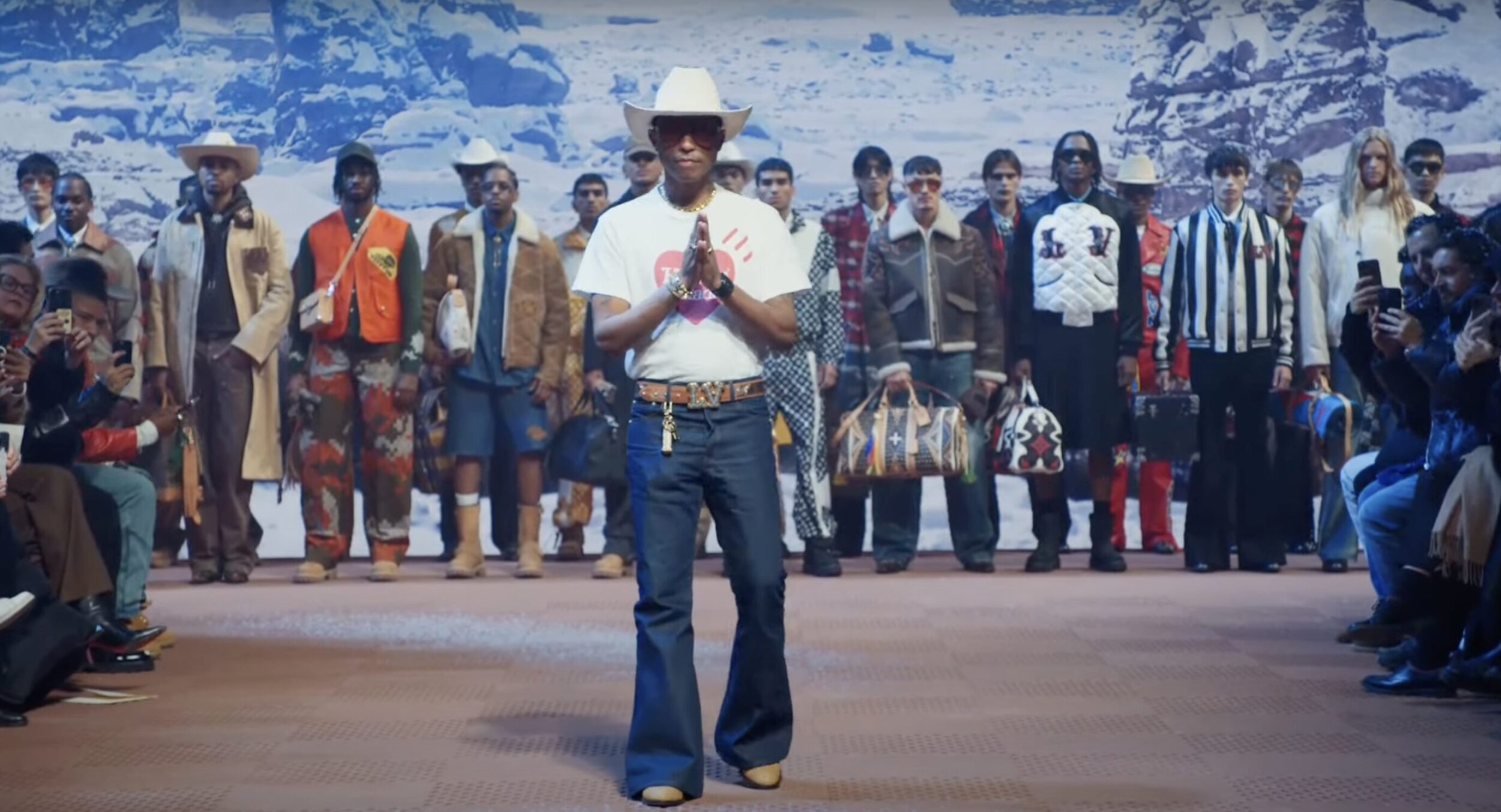 Pharrell Williams rejoue Wild Wild West pour son défilé Louis Vuitton